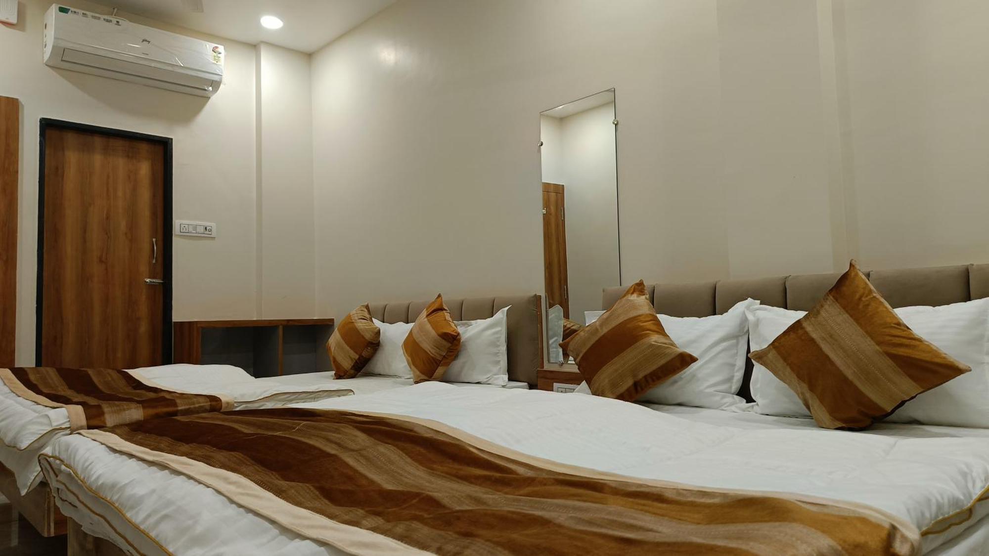 Shree Shyamraj Hotel Ujjain Luaran gambar