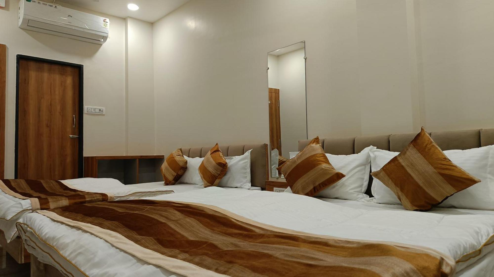 Shree Shyamraj Hotel Ujjain Luaran gambar